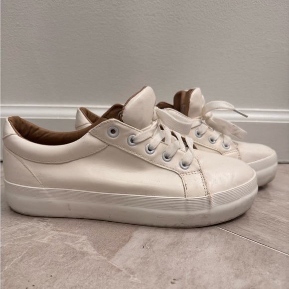 Missguided Shoes - White Missguided Sneakers💡